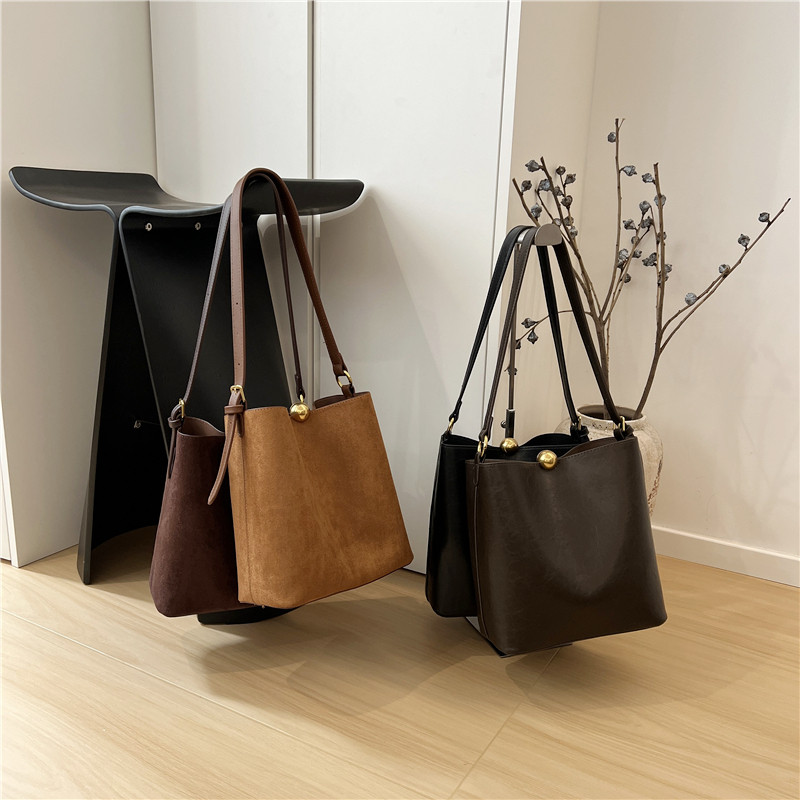 小脏柜 韩版小众极简纯色复古绒面软皮手提单肩水桶包百搭斜挎包