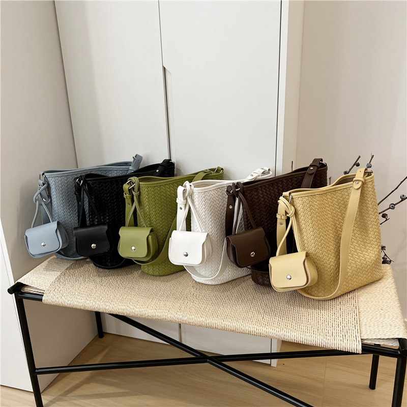 小脏柜 水桶包包2026新款高级感编织包单肩女包大容量时尚子母包