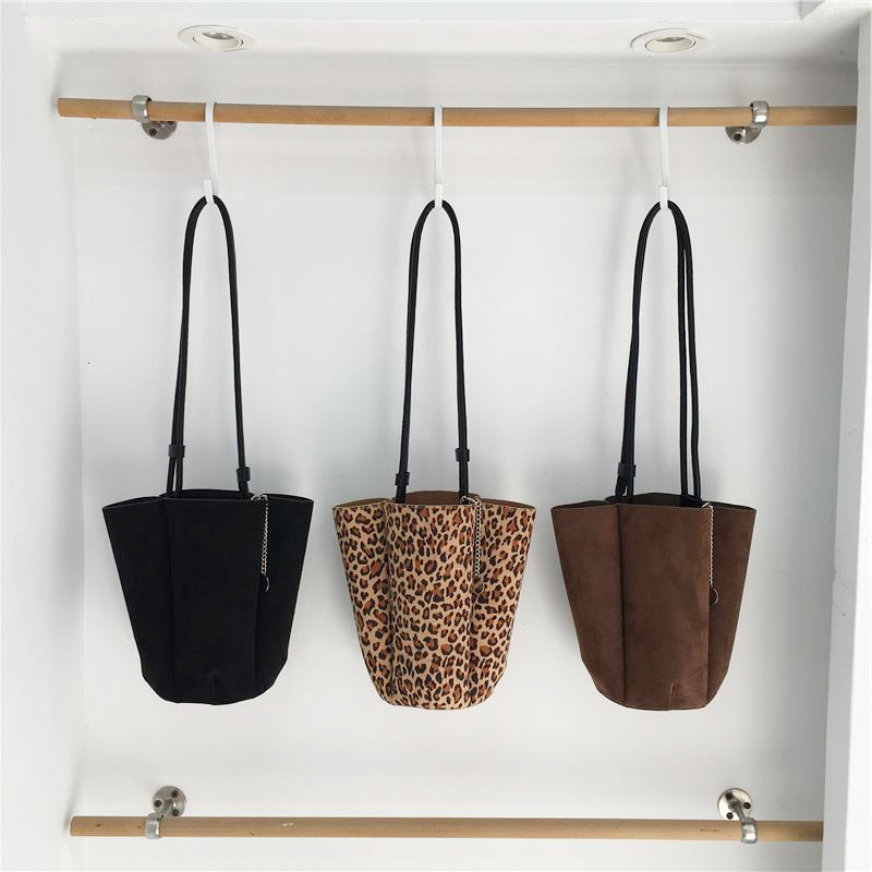 小脏柜 2025新款小众时髦菜篮子水桶包百搭手提豹纹单肩腋下女包