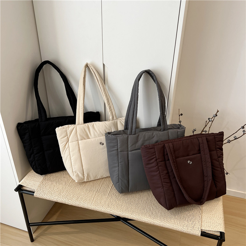 小脏柜 新加坡小众文艺休闲尼龙棉服包上课通勤大容量单肩托特包