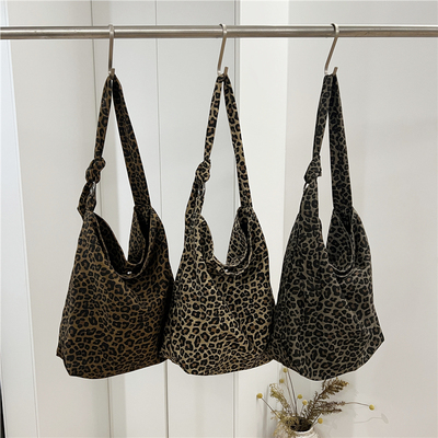 小脏柜 早秋新款大容量托特包豹纹包个性慵懒风绑结斜挎包帆布包