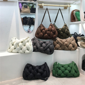 时髦个性 小脏柜 韩国小众东大门羽绒棉编织包新款 单肩斜挎托特包