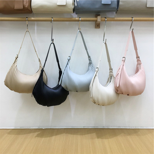 小脏柜 高级感法式小众压褶月牙包腋下包休闲百搭单肩斜挎新月包