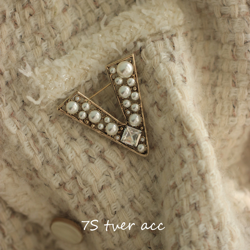 胜利的V tver jewelry韩国代购字母胸针 别针 复古小众设计款