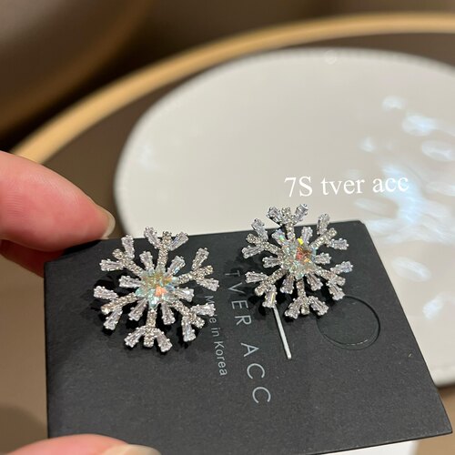 Tveracc韩国正品冰透雪域雪花耳钉 女耳环耳饰 秋冬新年圣诞氛围