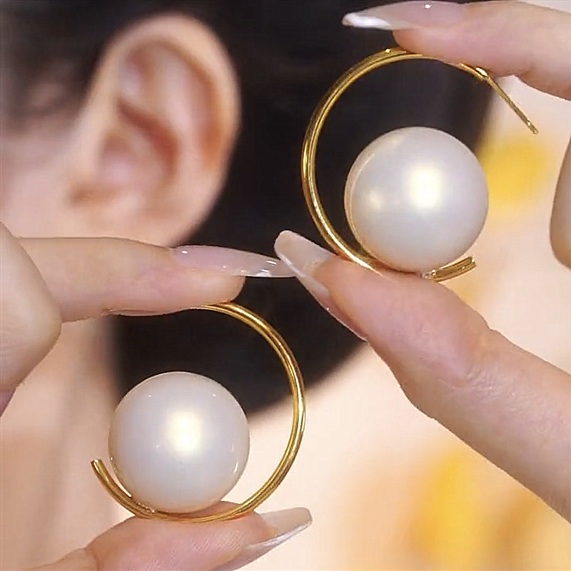 高级设计感夸张大气珍珠耳环2023年新款潮网红气质银针耳钉耳饰女