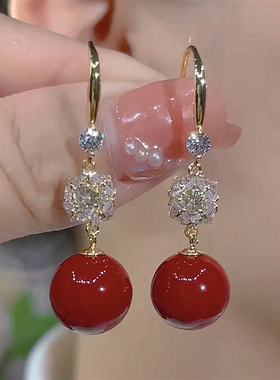 2023年新款潮复古红色珍珠耳环女轻奢小众百搭耳坠高级感秋冬配饰