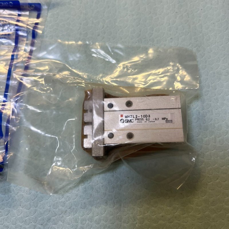 全新SMC手指气缸MHZ2-10D3，需要的联系C