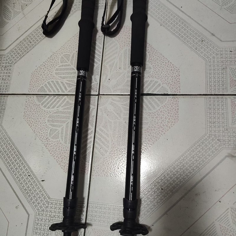 迪卡侬 登山杖 两根，型号：73859，铝合金材质，非全新，图片