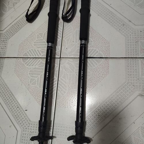 迪卡侬 登山杖 两根，型号：73859，铝合金材质，非全新，
