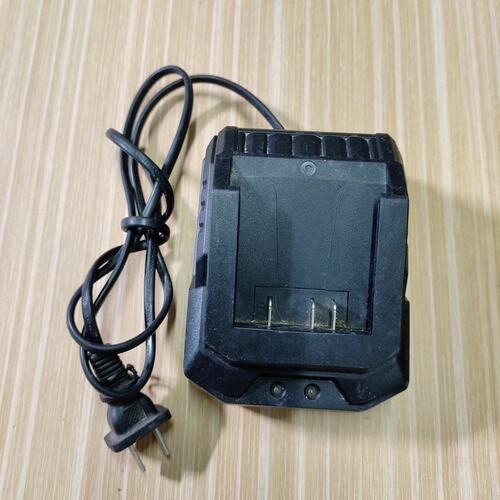 东成FFCL20-01充电器，20V输出，2.0A电流，输入