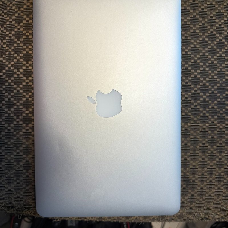 议价一台, A1465型号 MacBook Air维修