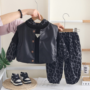 帅气儿童时髦皮衣马甲宝宝春秋季 男童春装 韩版 2026新款 三件套 套装