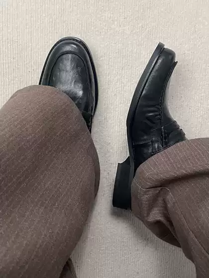 Old money style loafers, washed and worn pleated leather shoes, men's black commuting comfortable pointed derby shoes