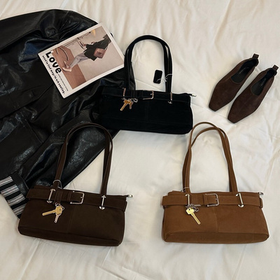 2025新款韩系小众质感麂皮法棍包包女复古皮带设计复古腋下单肩包