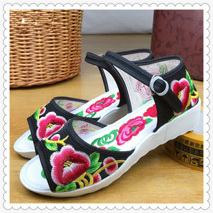 平底绣花凉鞋老人鞋增高坡跟鞋夏季百搭女鞋露趾一字扣带中空包跟