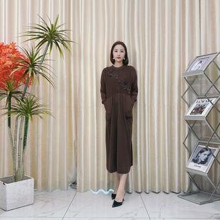 复古 气质秋冬轻奢针织连衣裙时尚 A344棕色调装 饰钉珠设计款
