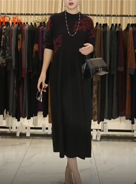 A073黑底红枝刺绣复古宽松气质秋冬针织连衣裙