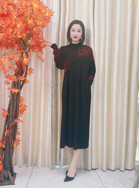 A073黑底红枝刺绣复古宽松气质秋冬针织连衣裙