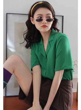 复古港风绿色气质雪纺短袖衬衫女夏设计感小众西装领衬衣法式上衣