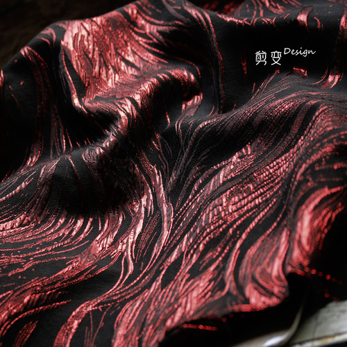 黑红立体提花浮雕感服装面料