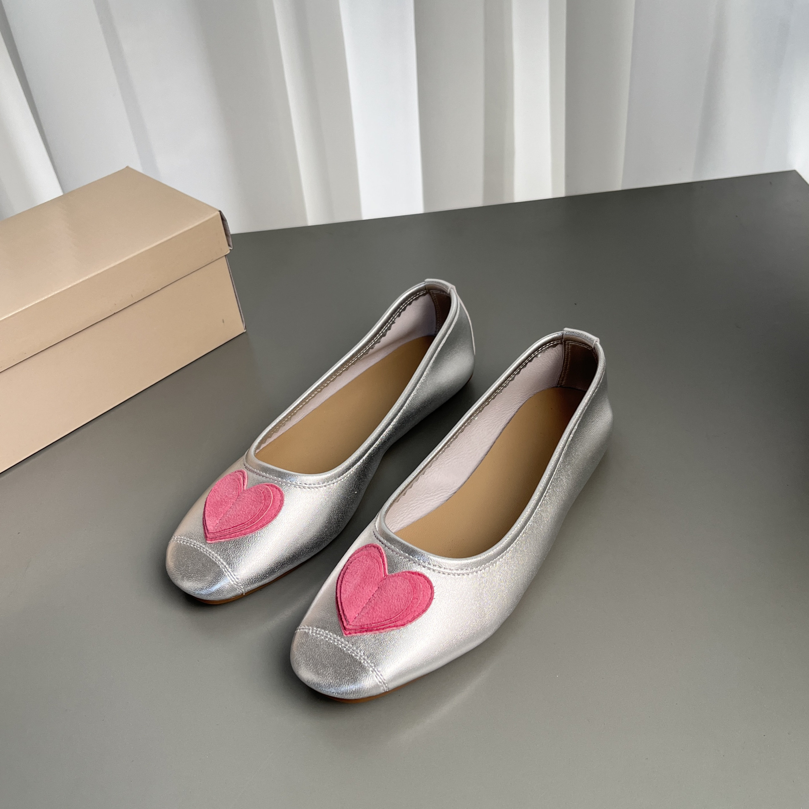Spring's Must-Have: Niche Heart Leather Ballet Flats! - Product image 5