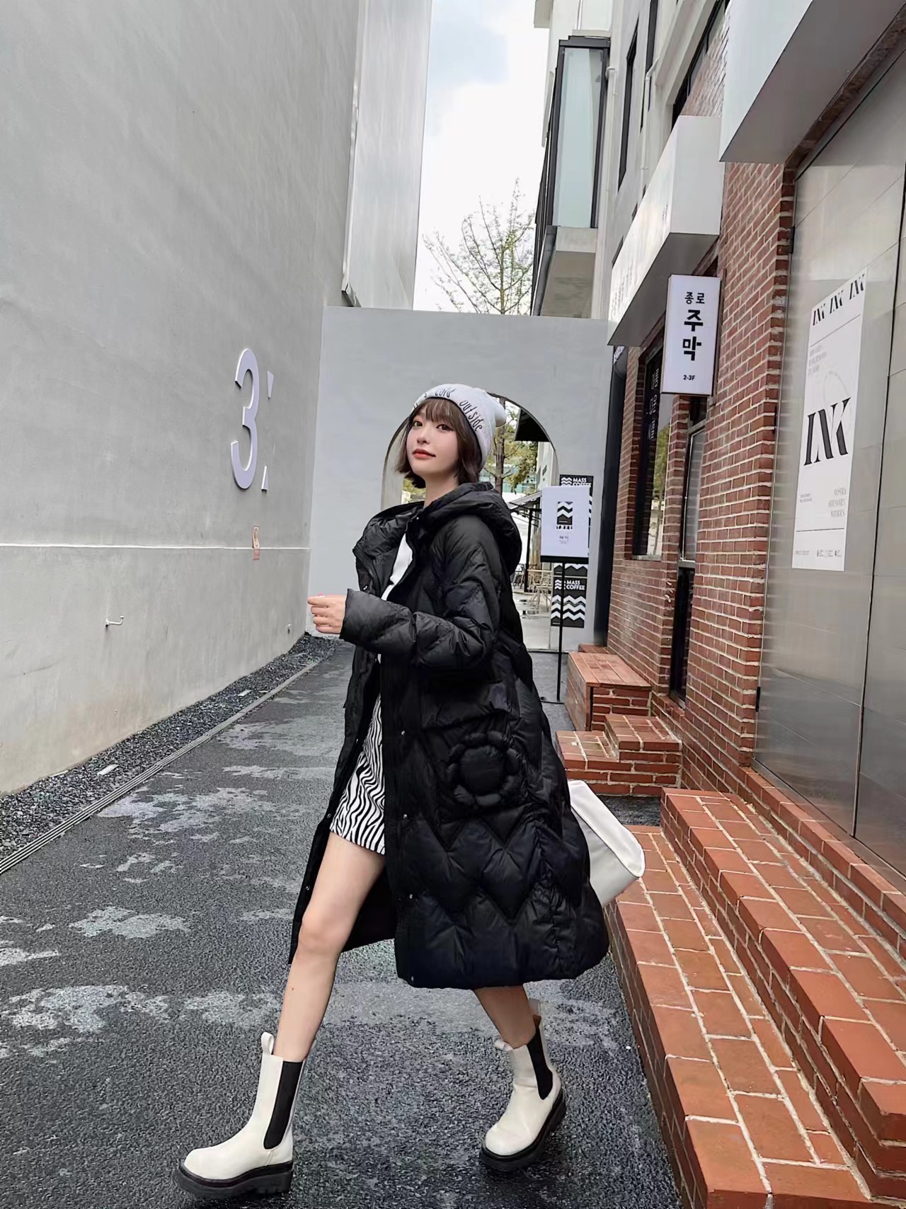 2025年95%白鹅绒新款羽绒服女冬中长款加厚修身显瘦时尚保暖外套