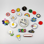 权志龙新品 同款 反战小雏菊胸针太阳花缺口徽章po刺针情侣配饰品