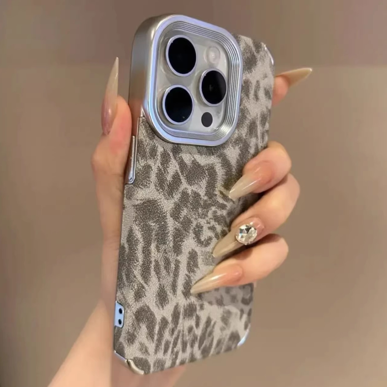 钛灰色豹纹翻毛皮防摔适用苹果16ProMax手机壳苹果15新款iPhone14pro/13软壳超火皮质13pm高级感12pm秋冬款壳