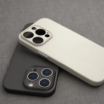 适用苹果16新款一体相机键16plus碳纤维纹iPhone17ProMax精孔手机壳15PM超薄夏季散热14pro软壳13全包防摔12p