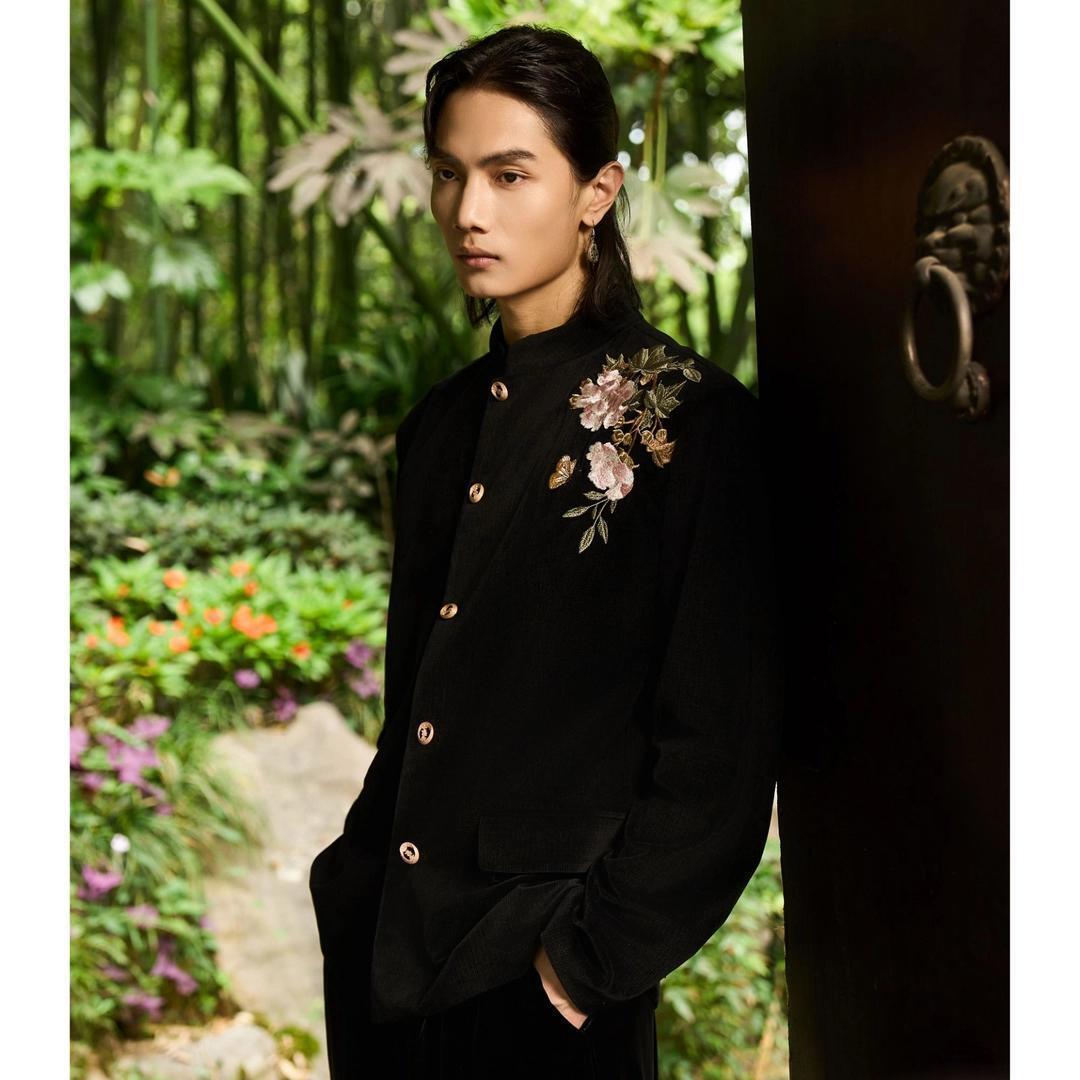 新中式立领黑色牡丹蝴蝶刺绣金属扣中山装西服订婚礼服新郎西服男