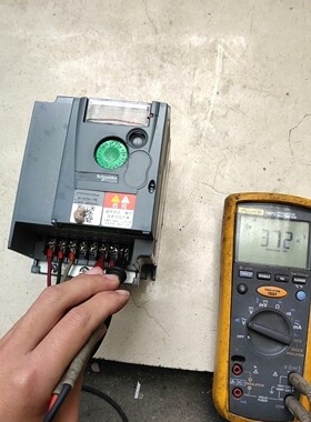 施耐德变频器2.2kw，ATV310HU22N4A，实物拍摄