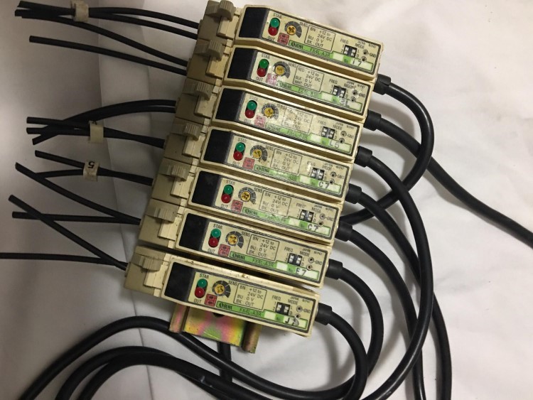 SUNX原装拆机FX4L-A3R实物拍摄功能包好，剪线有6个