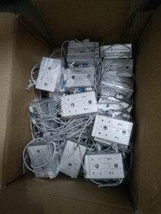 亚德客滑台气缸  型号  HLS12X20S 设备拆机件