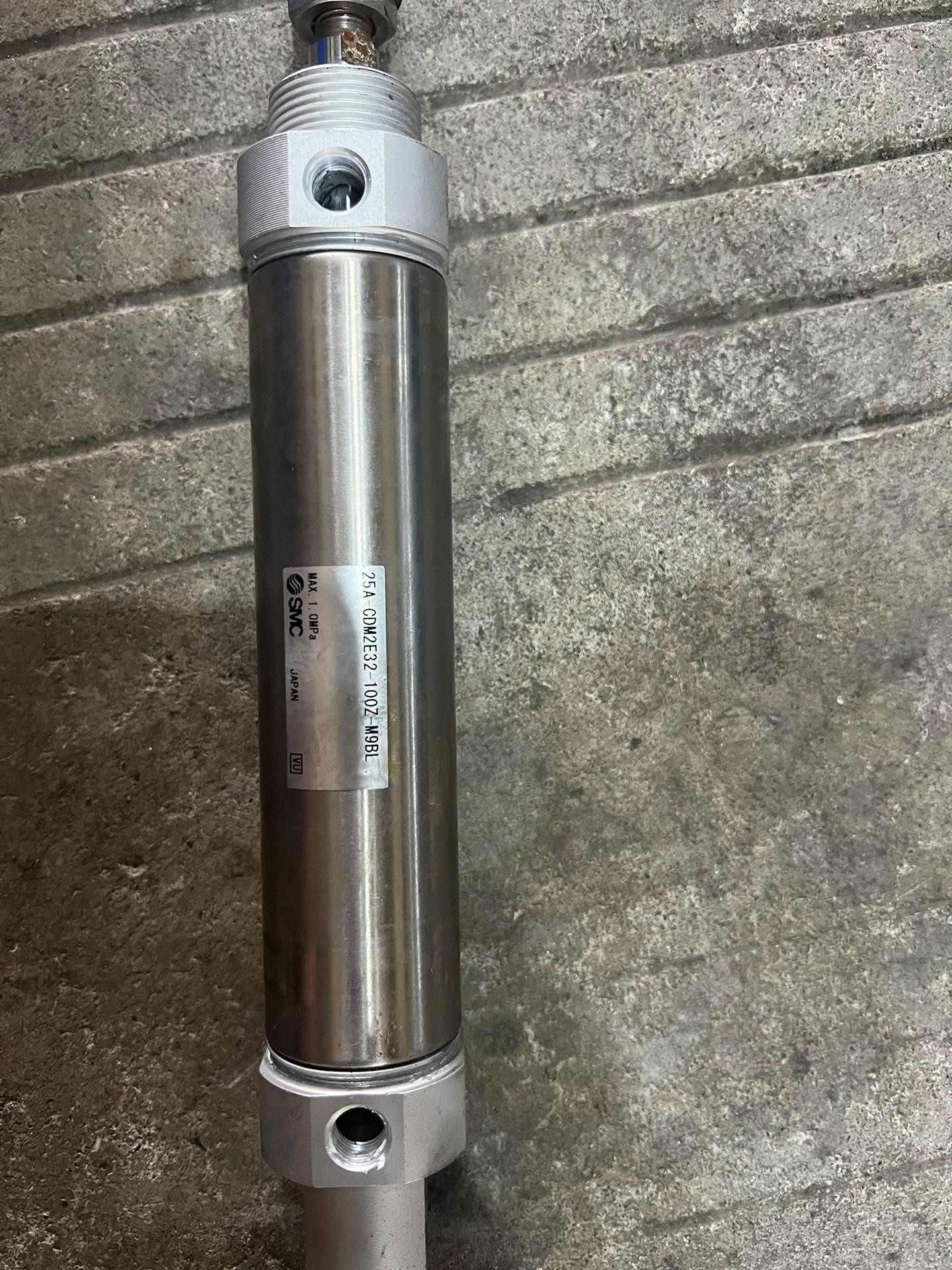 SMC气缸25A-CDM2E32-100Z-M9BL