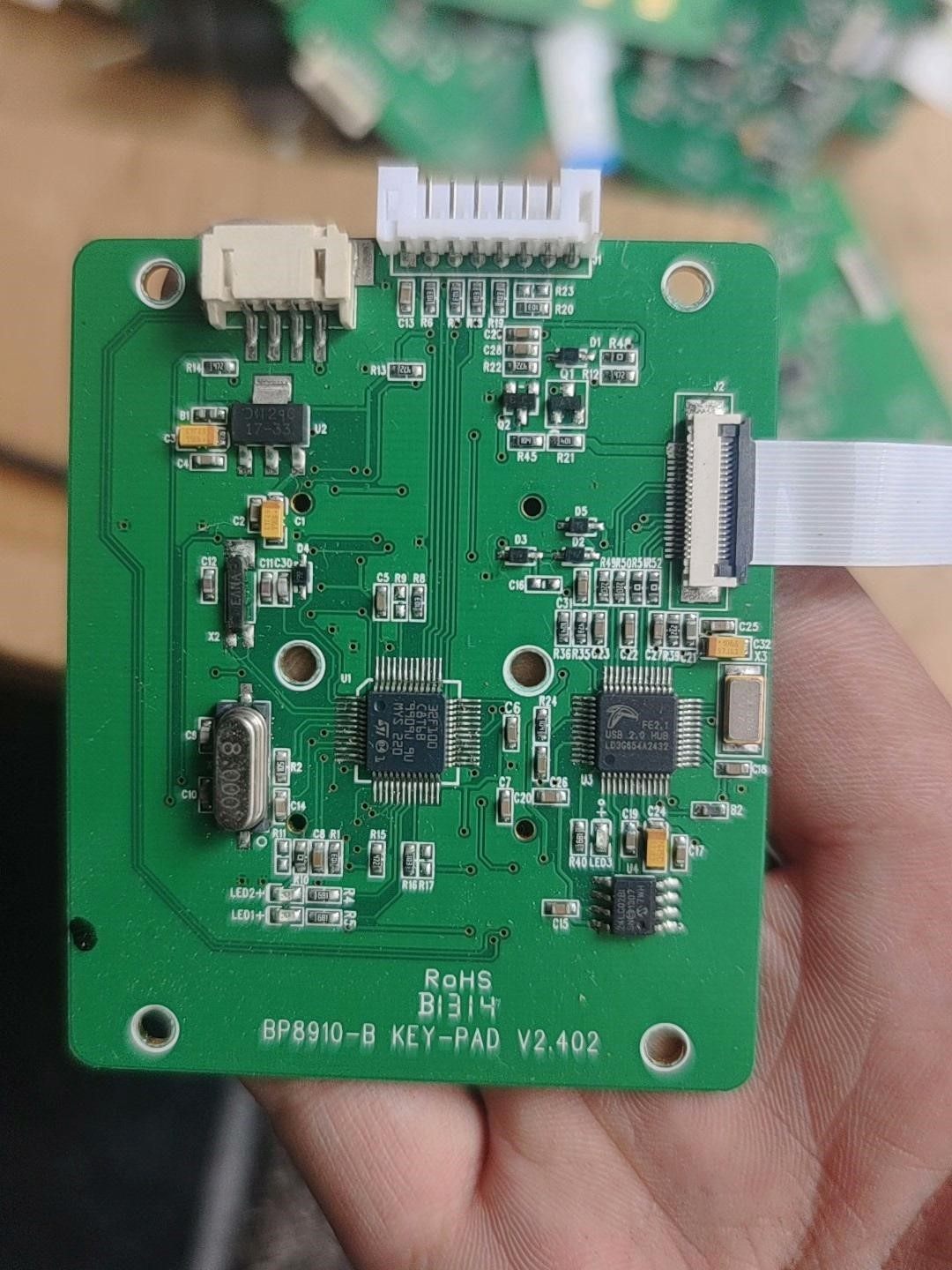 stm32f100c8t6b，其中有14张usb2.0 FE