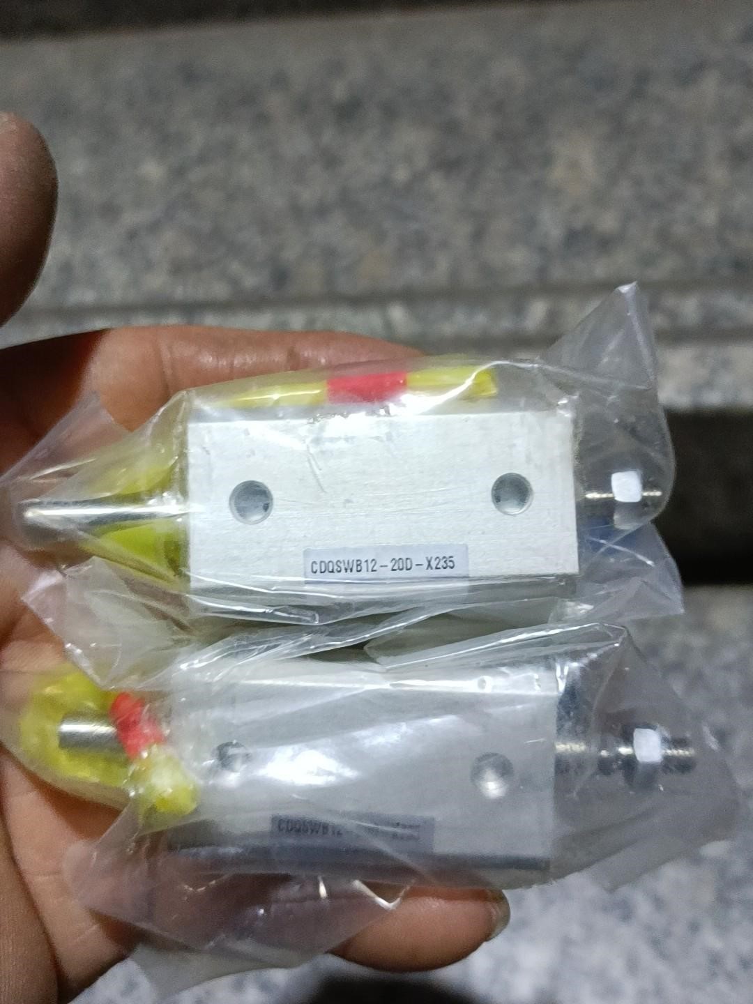 smc cdqswb12-20d-x235，两个300包邮