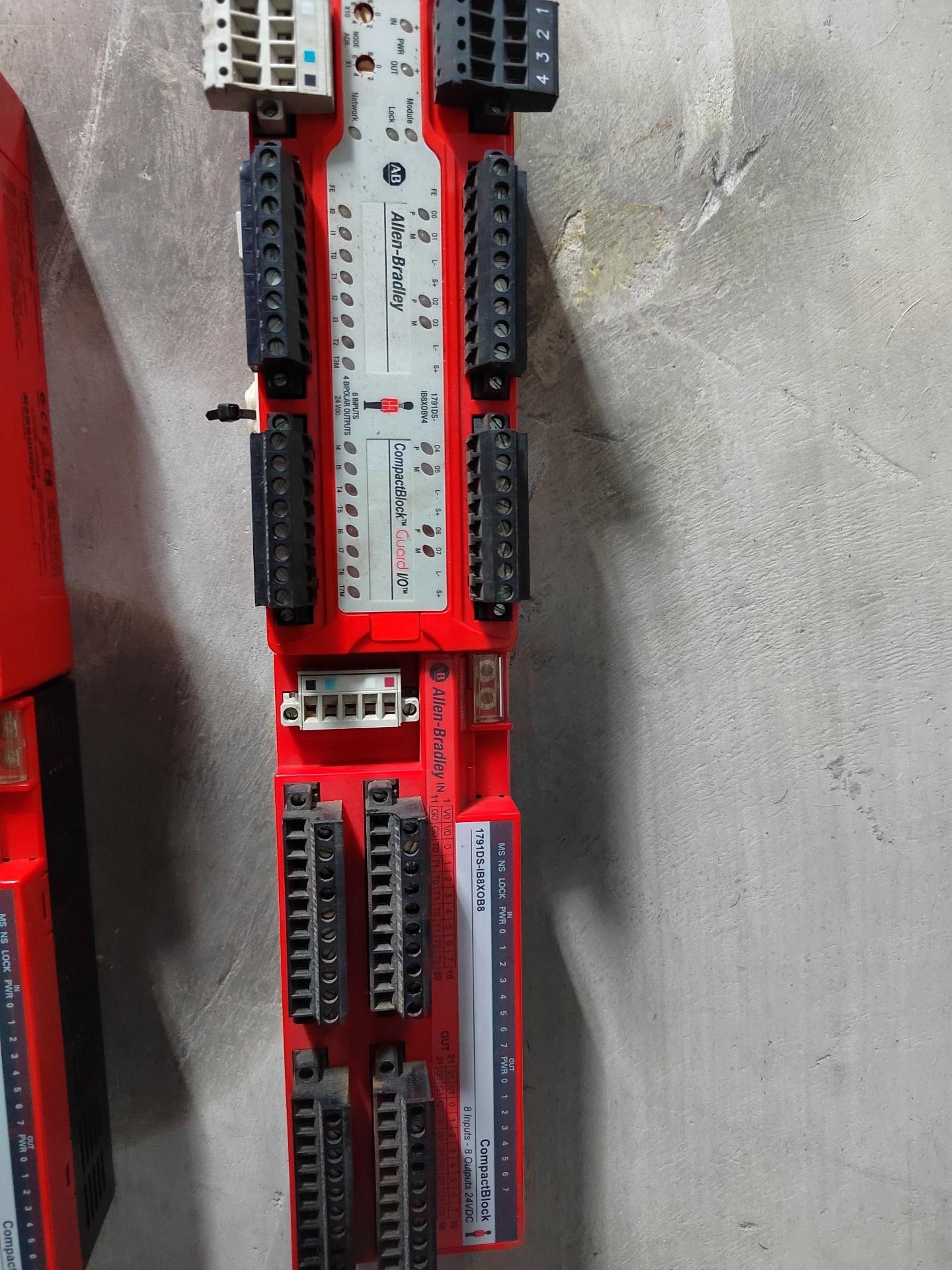 AB罗克韦尔 1791DS-IB8XOB8  和1791DS