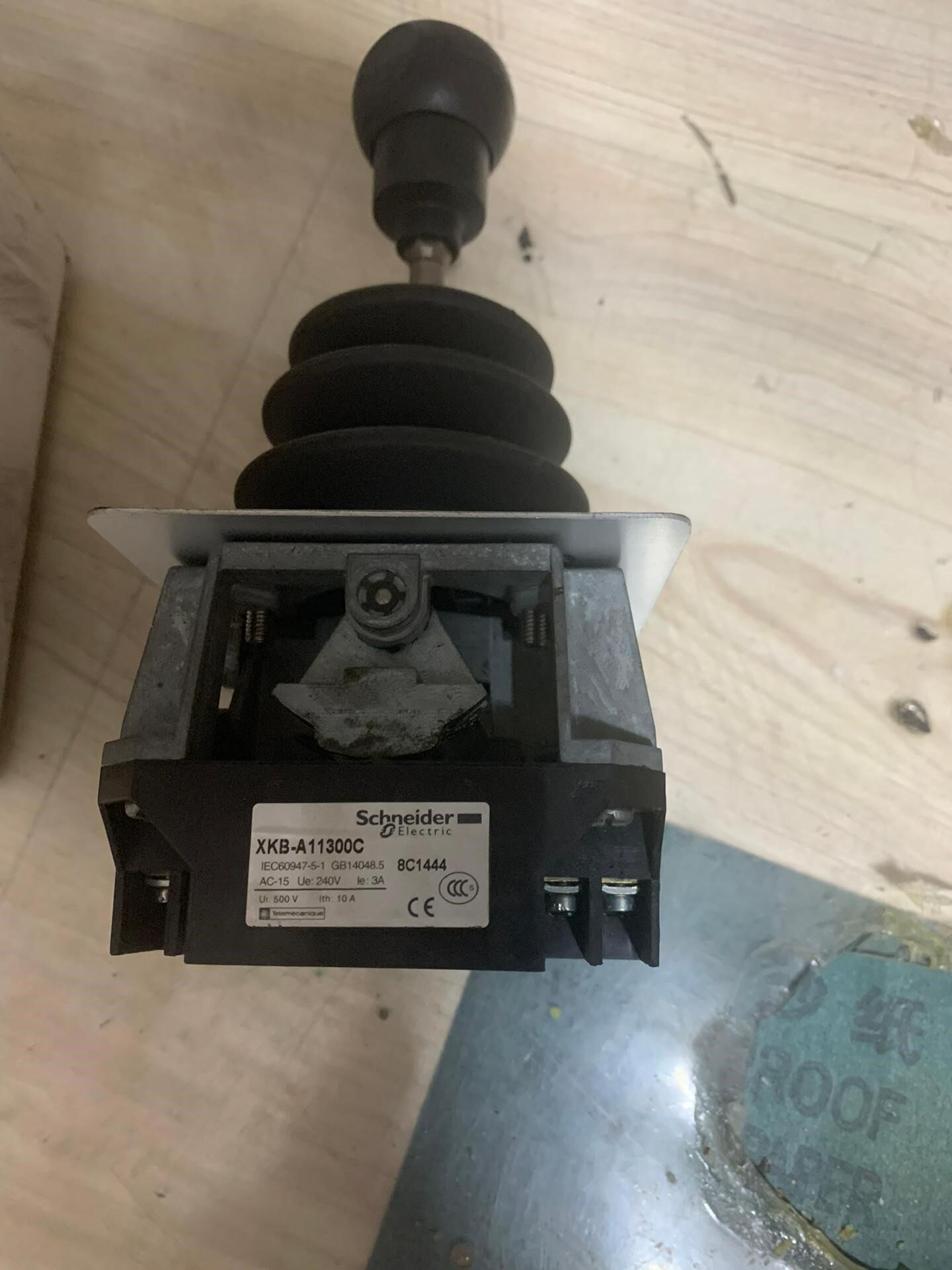 施耐德XKBA11300C两方向主令操作手柄 3档三速自动复