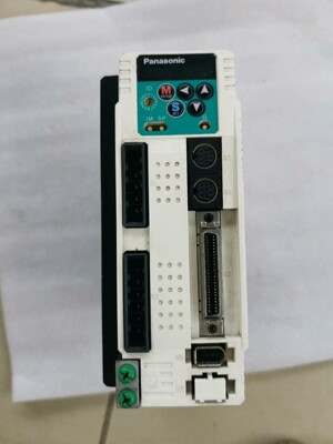 拆机松下伺服驱动器MCDDT3520003。外壳有轻微划痕。