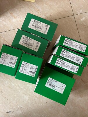 施耐德继电器RXM2AB2BD 数量50个底座RXZE1M2