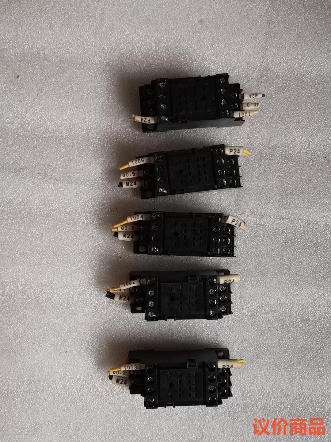 Schneider 型号：RXZE1M4C