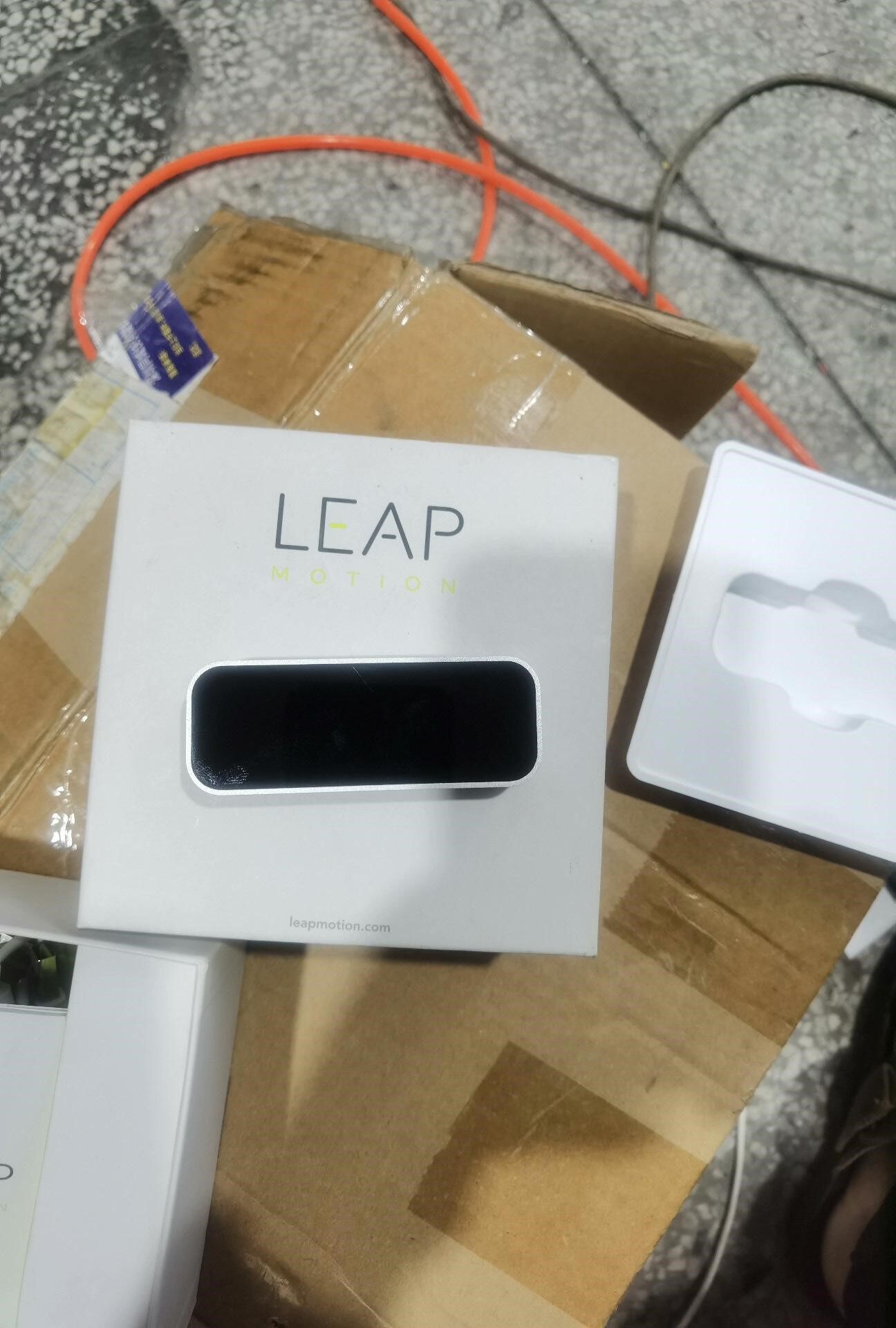 闲置Leap Motion ，1个 含原装数据线2条。有包装