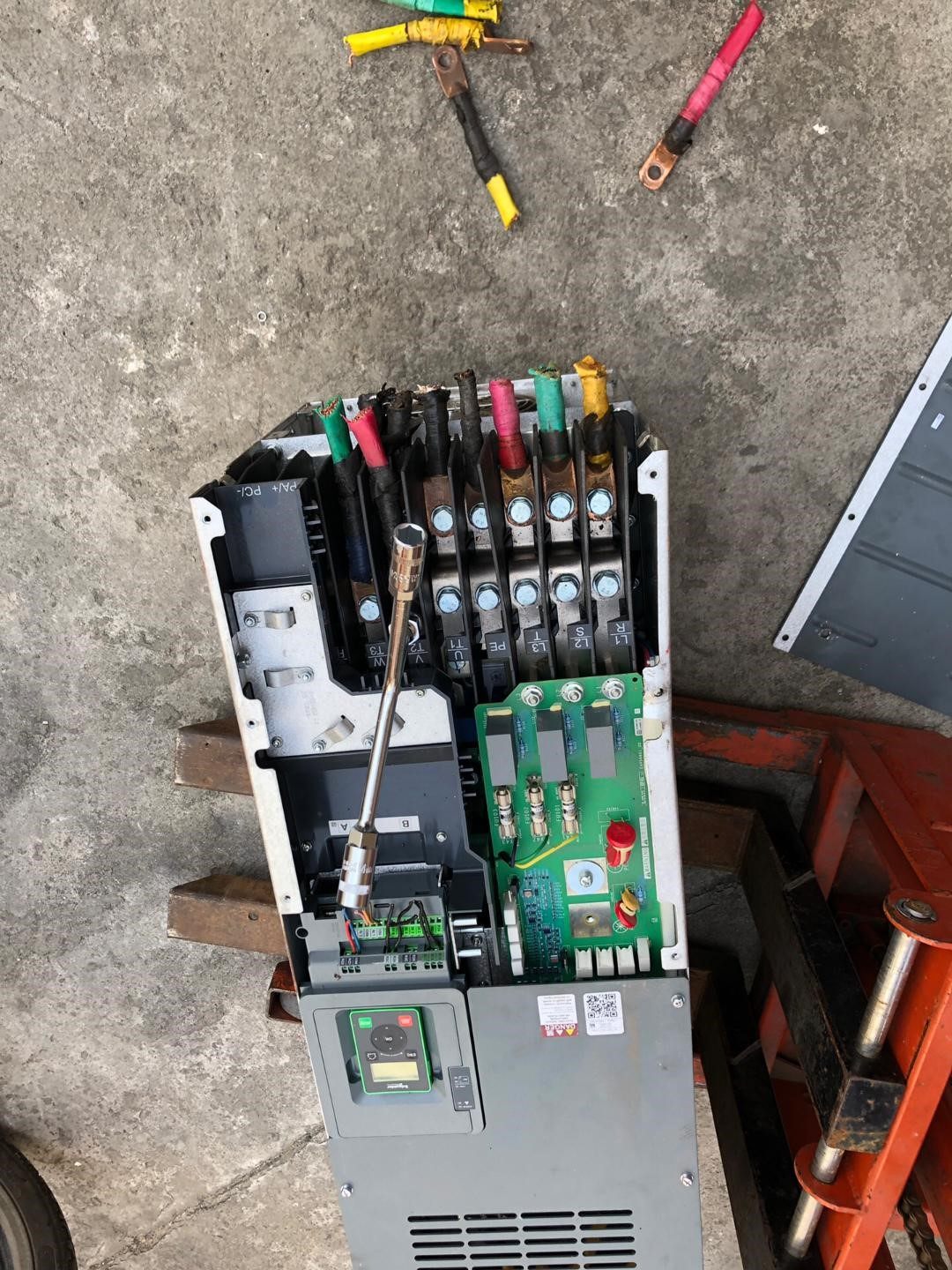 二手机件施耐德变频器AI??ti??va??r??610