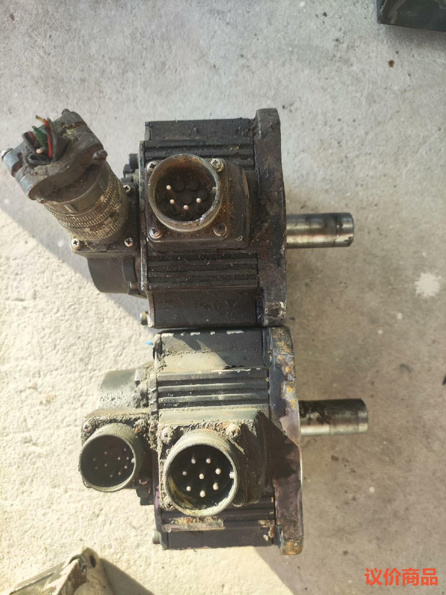 三菱伺服电机hc-sfs52，不包好坏，两台议价出售打包