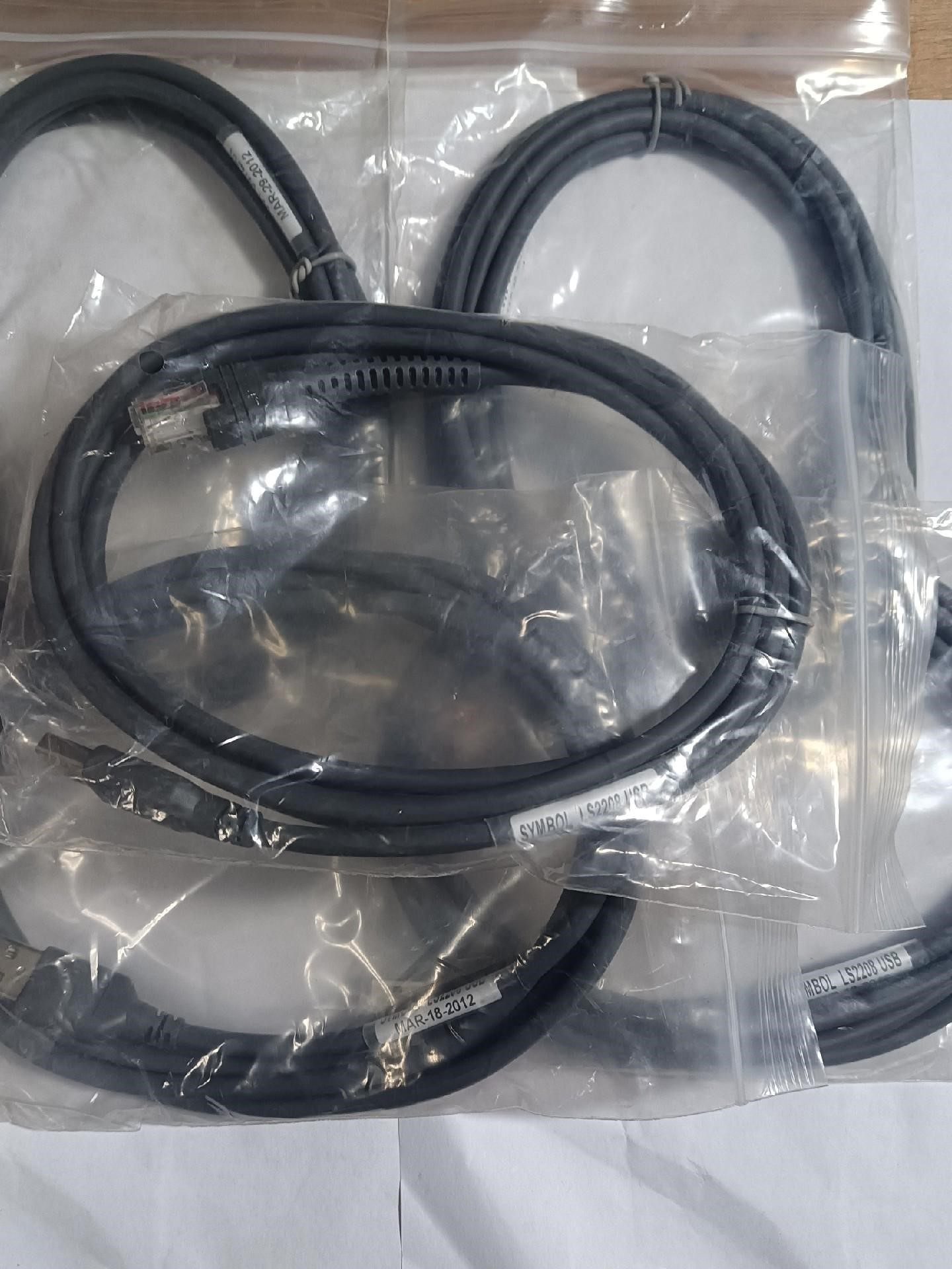 条码扫描器专用USB数据线。适用于LS2208/4208/3