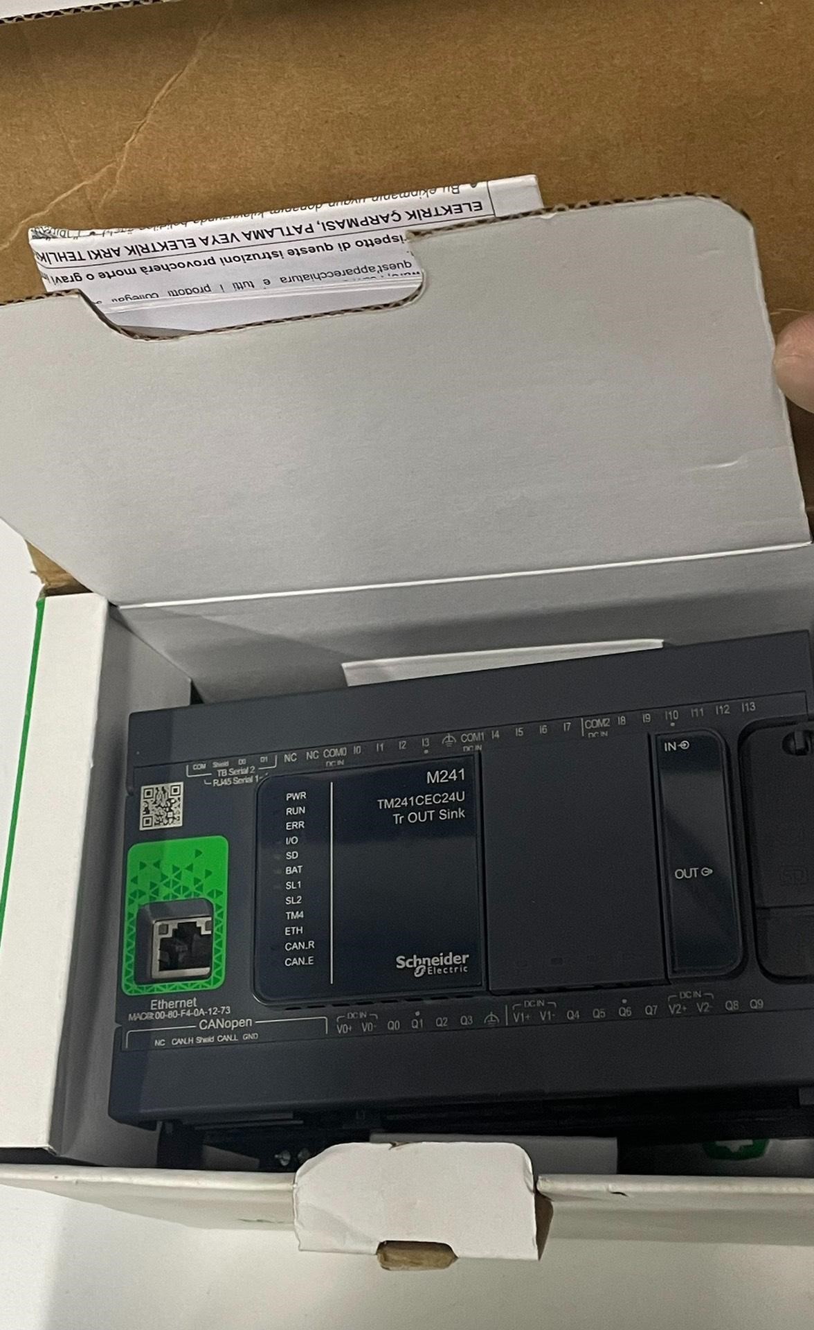 施耐德PLC TM241CEC24U