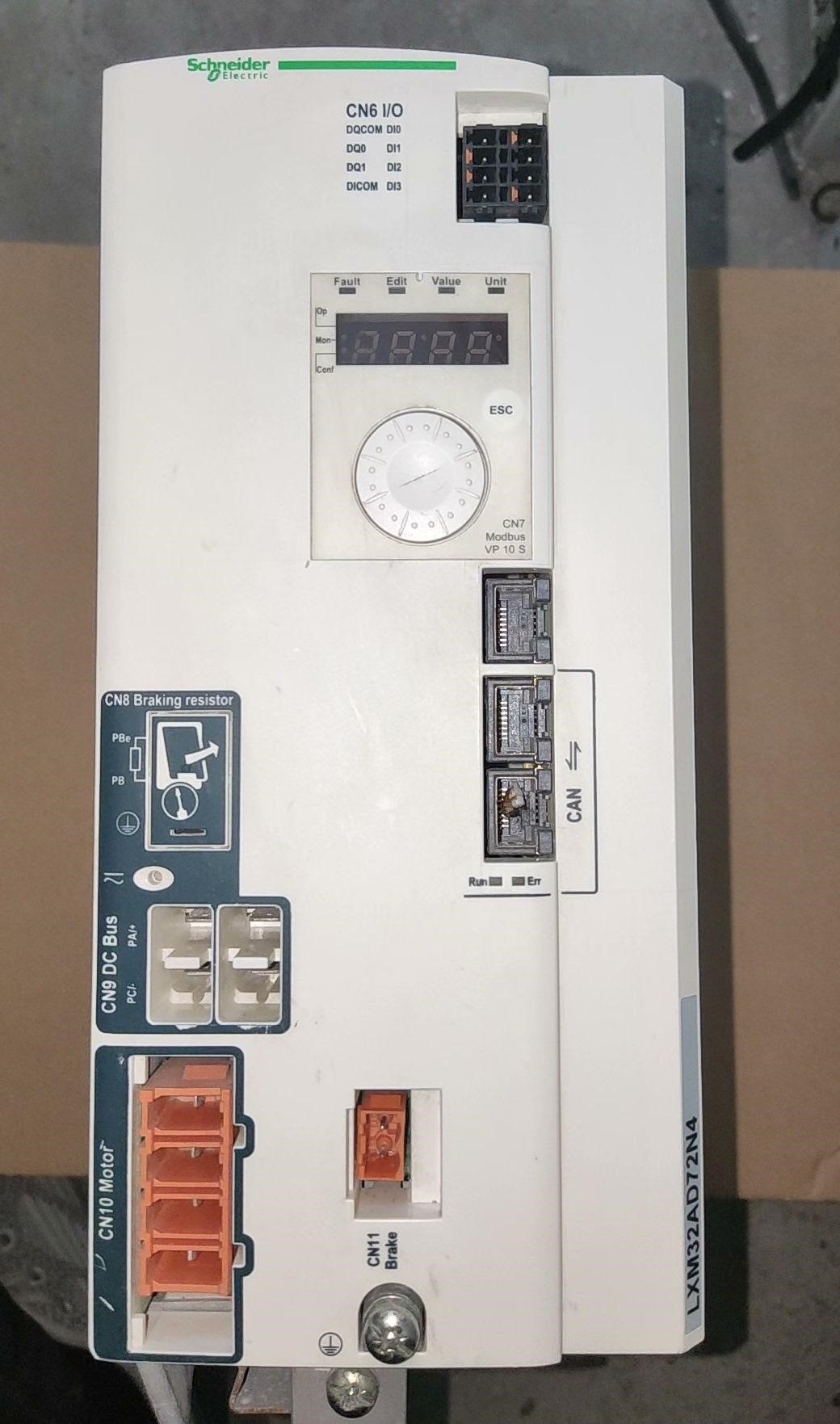 施耐德伺服驱动器LXM32AD72N4成色漂亮实物图，质量包