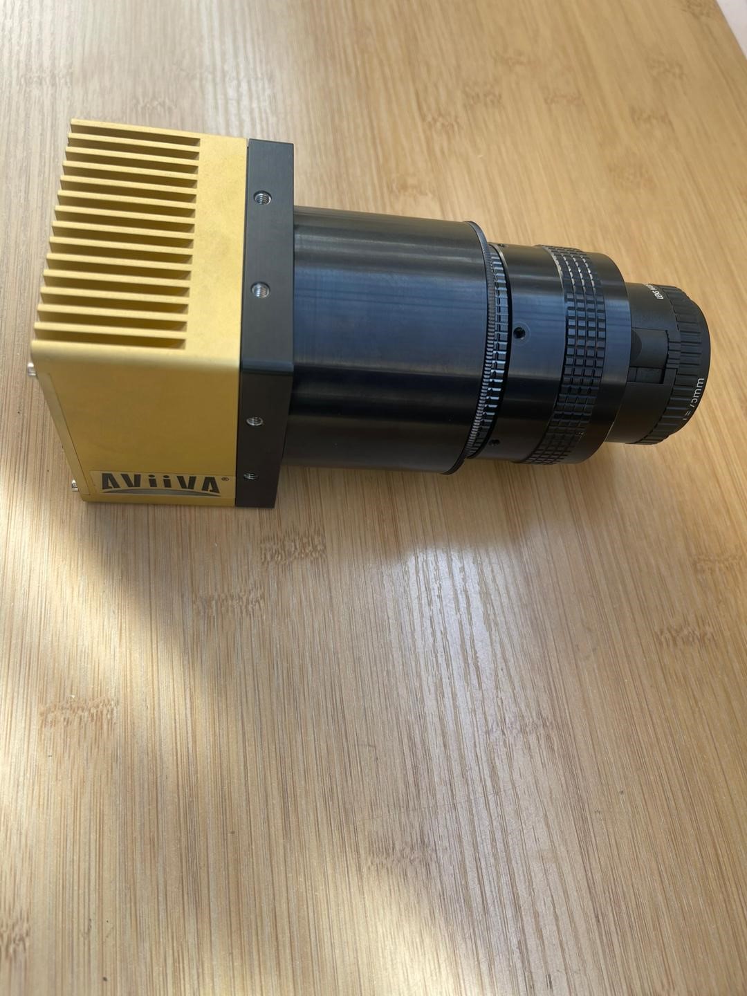 e2v EV71YUM8CL1205-BA1 带APO-Ro