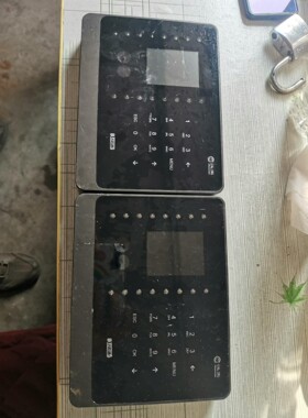 汉王考勤机 C226S 两个，无拆修，无电源！通电开机，可以